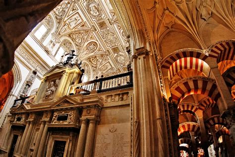 Catedral de Córdoba: Một Kiệt Tác Kiến Trúc Hầm Hố và Lịch Sử Rực Rỡ!